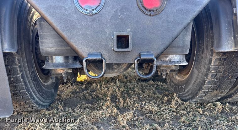 image for item FB0540 2012 Freightliner Cascadia semi truck