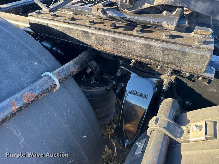 image for item FB0540 2012 Freightliner Cascadia semi truck