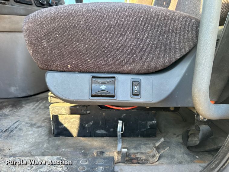 image for item FB0540 2012 Freightliner Cascadia semi truck