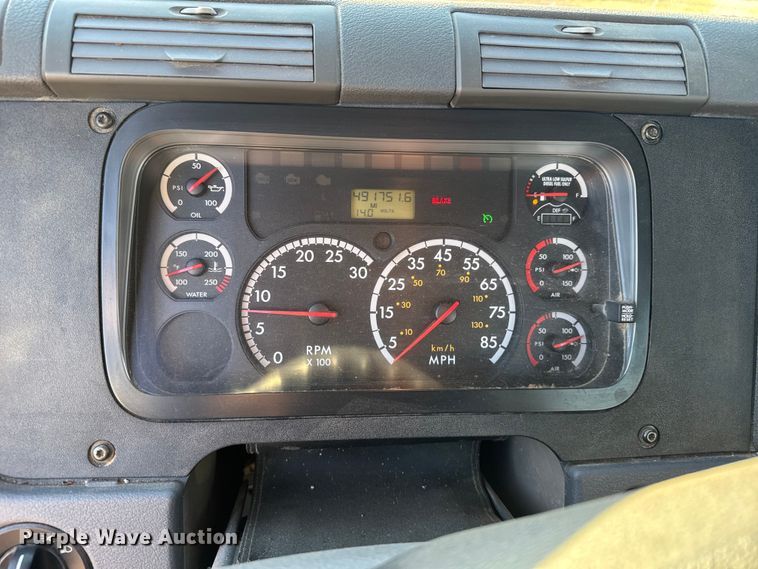 image for item FB0540 2012 Freightliner Cascadia semi truck