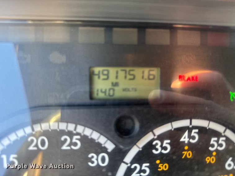 image for item FB0540 2012 Freightliner Cascadia semi truck