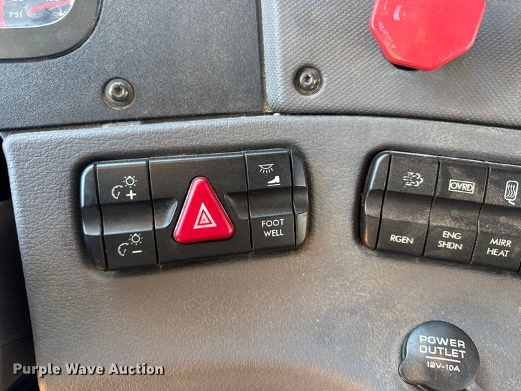 image for item FB0540 2012 Freightliner Cascadia semi truck