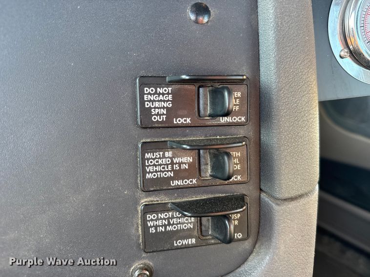 image for item FB0540 2012 Freightliner Cascadia semi truck