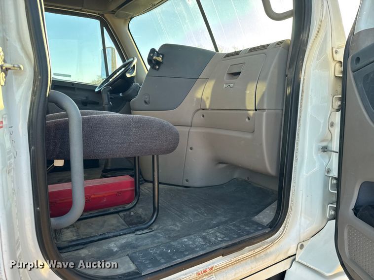 image for item FB0540 2012 Freightliner Cascadia semi truck