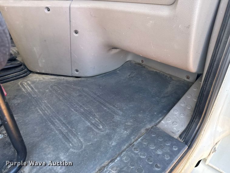 image for item FB0540 2012 Freightliner Cascadia semi truck