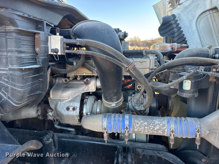 image for item FB0540 2012 Freightliner Cascadia semi truck