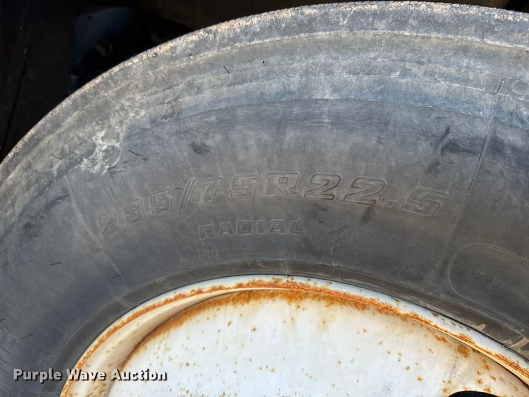 image for item FB0540 2012 Freightliner Cascadia semi truck