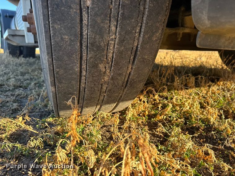 image for item FB0540 2012 Freightliner Cascadia semi truck