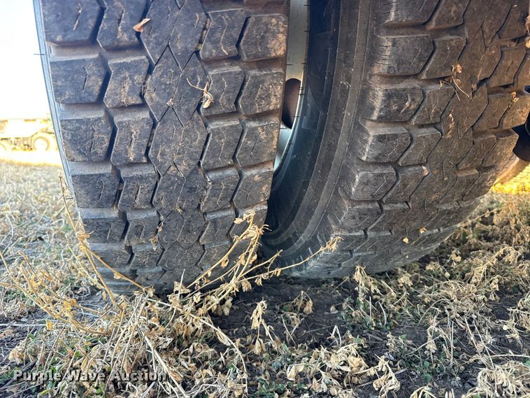 image for item FB0540 2012 Freightliner Cascadia semi truck