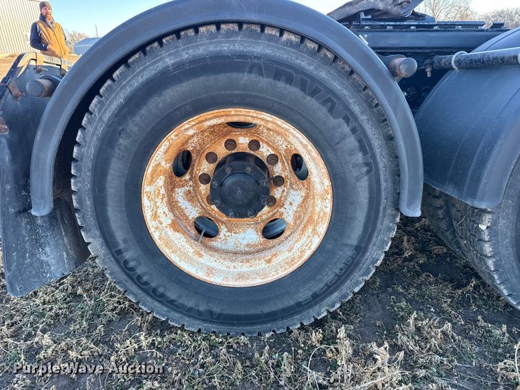 image for item FB0540 2012 Freightliner Cascadia semi truck