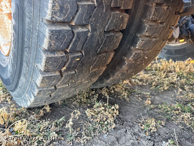 image for item FB0540 2012 Freightliner Cascadia semi truck