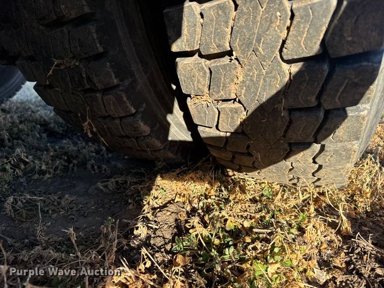 image for item FB0540 2012 Freightliner Cascadia semi truck