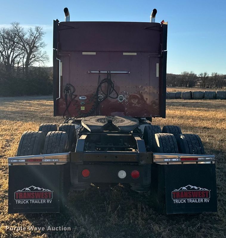 image for item FB0541 2005 International 9900i semi truck