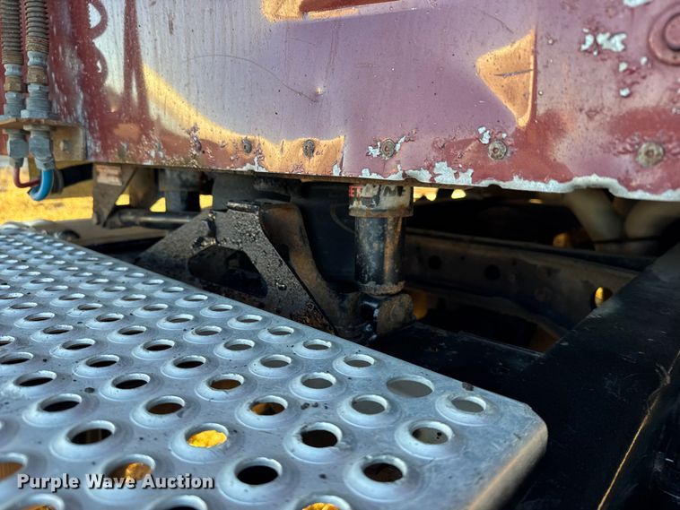 image for item FB0541 2005 International 9900i semi truck