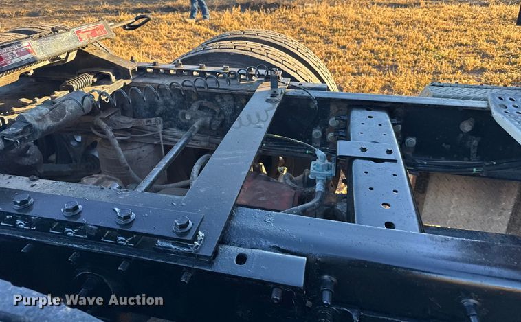 image for item FB0541 2005 International 9900i semi truck