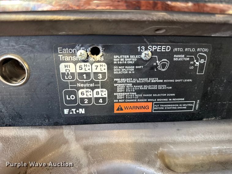 image for item FB0541 2005 International 9900i semi truck