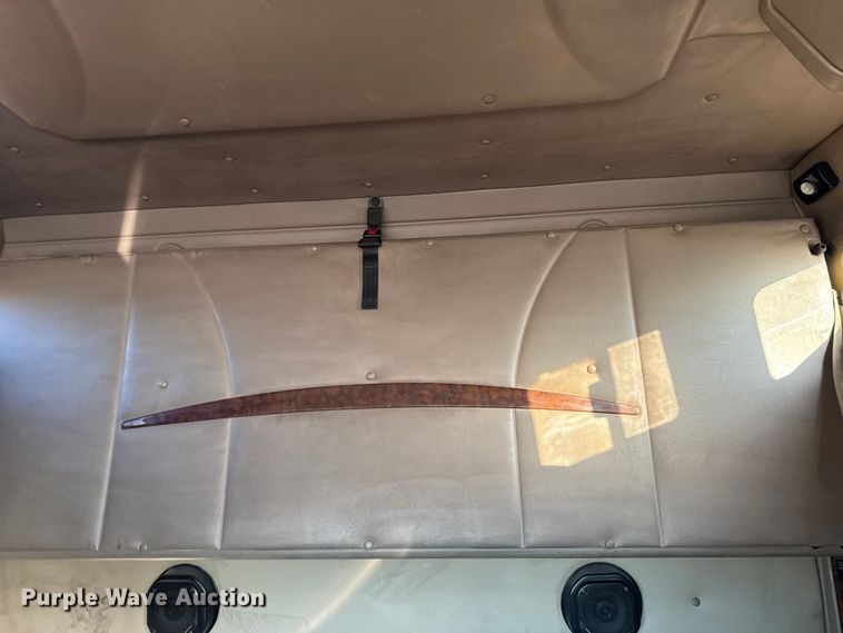 image for item FB0541 2005 International 9900i semi truck