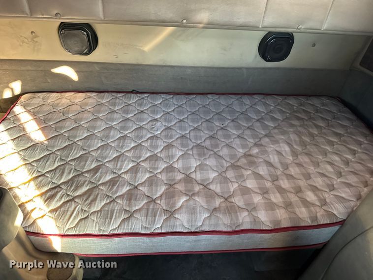 image for item FB0541 2005 International 9900i semi truck