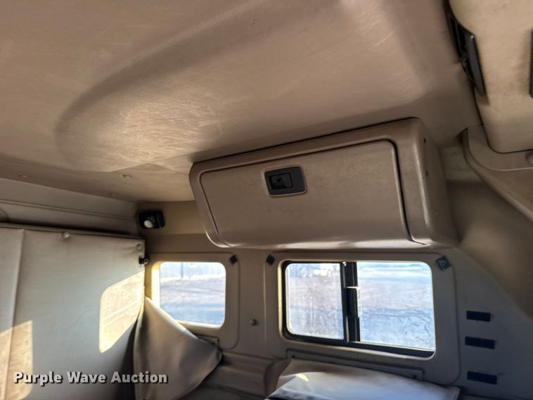 image for item FB0541 2005 International 9900i semi truck