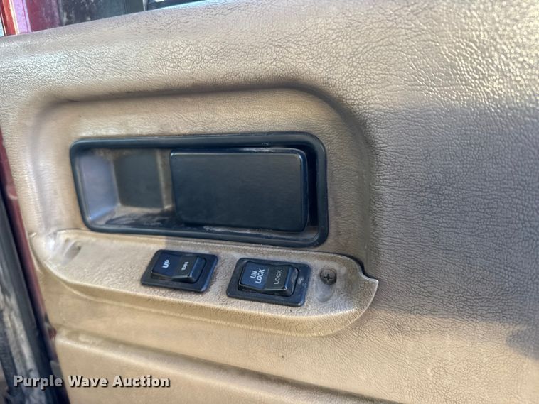 image for item FB0541 2005 International 9900i semi truck