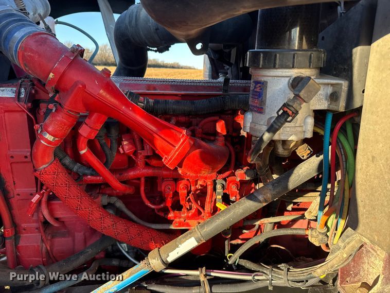 image for item FB0541 2005 International 9900i semi truck