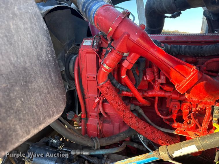 image for item FB0541 2005 International 9900i semi truck