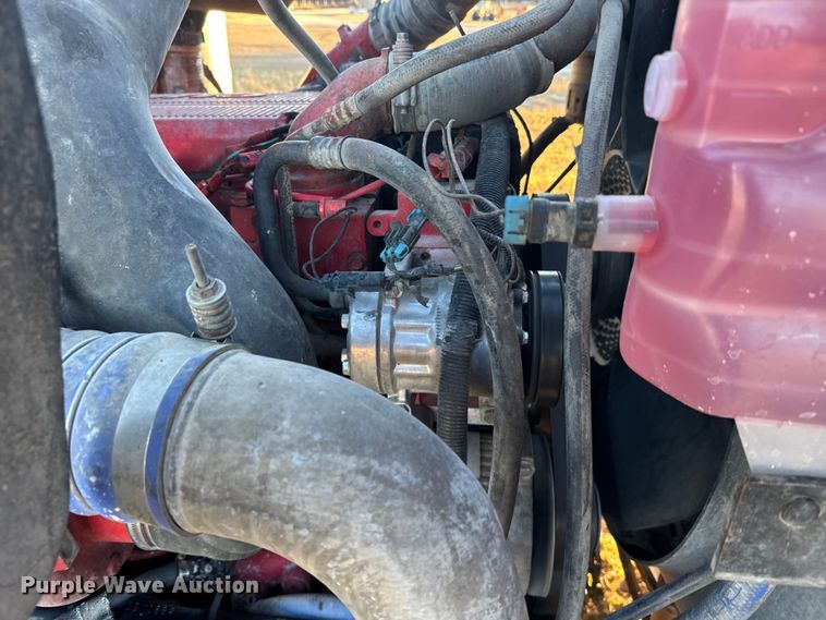 image for item FB0541 2005 International 9900i semi truck