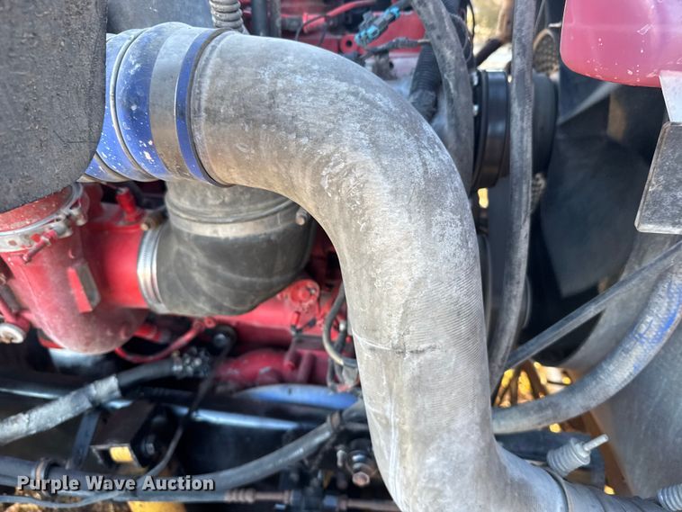 image for item FB0541 2005 International 9900i semi truck