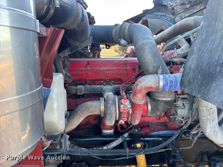 image for item FB0541 2005 International 9900i semi truck