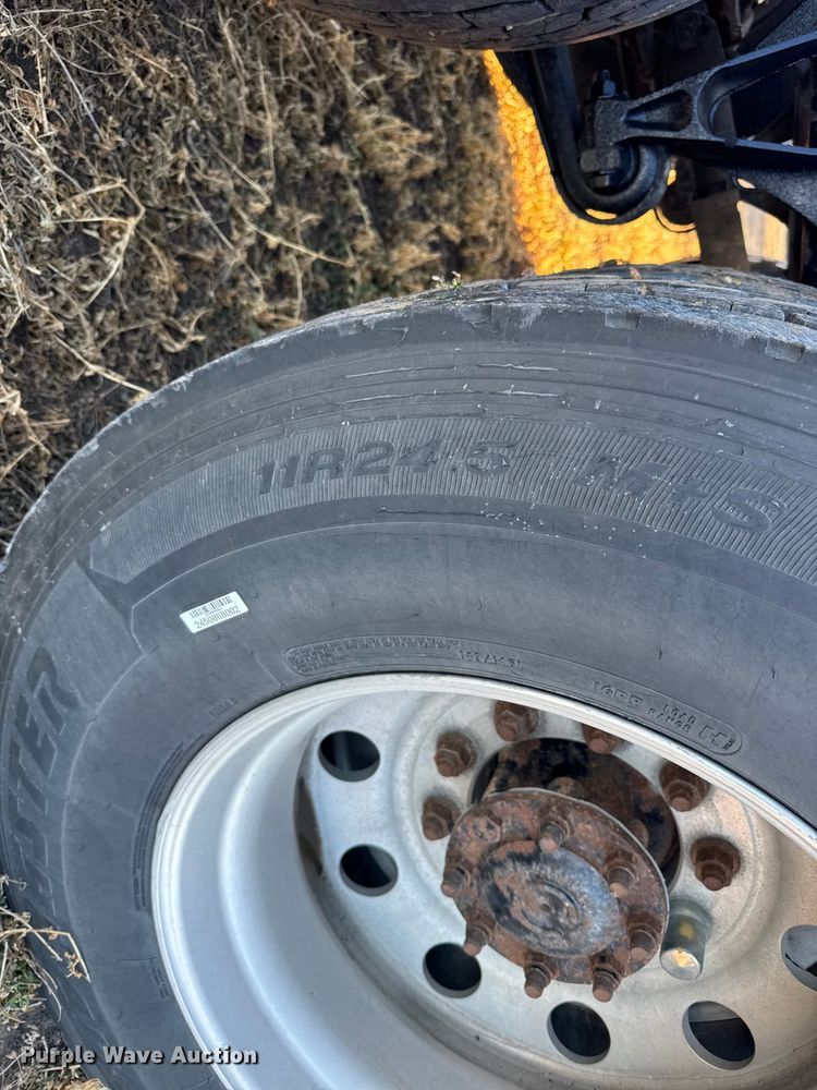 image for item FB0541 2005 International 9900i semi truck