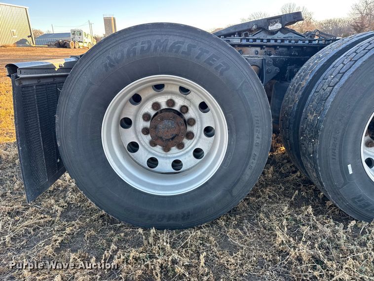 image for item FB0541 2005 International 9900i semi truck