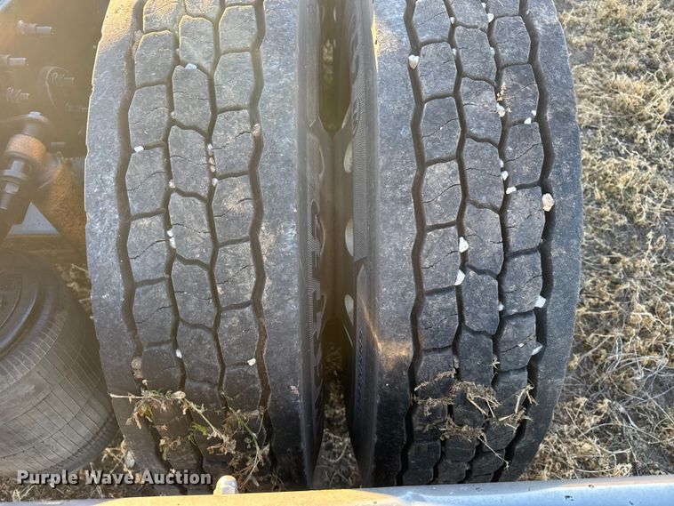 image for item FB0541 2005 International 9900i semi truck