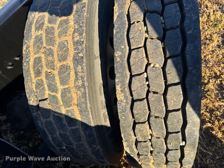 image for item FB0541 2005 International 9900i semi truck