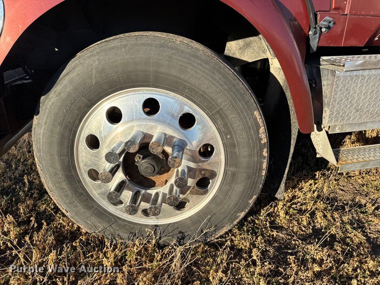 image for item FB0541 2005 International 9900i semi truck