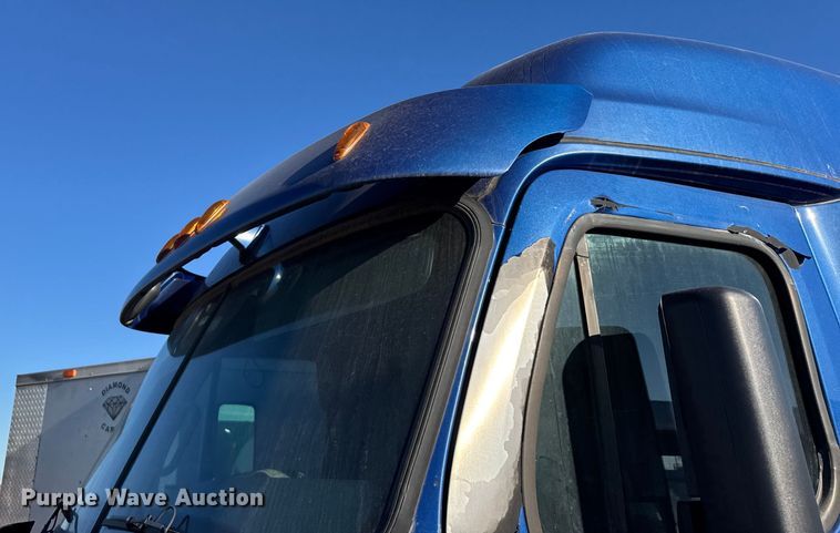 image for item FB0542 2016 Freightliner Cascadia semi truck