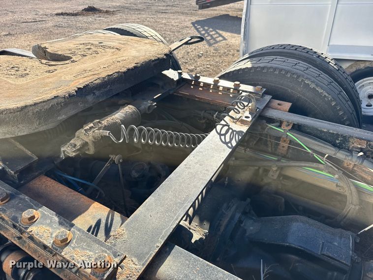 image for item FB0542 2016 Freightliner Cascadia semi truck