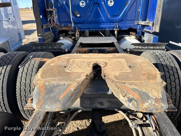 image for item FB0542 2016 Freightliner Cascadia semi truck