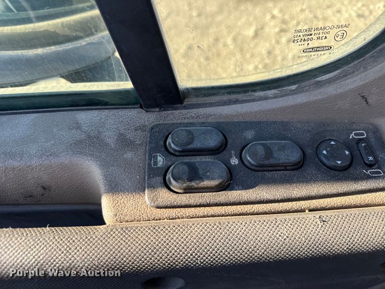 image for item FB0542 2016 Freightliner Cascadia semi truck