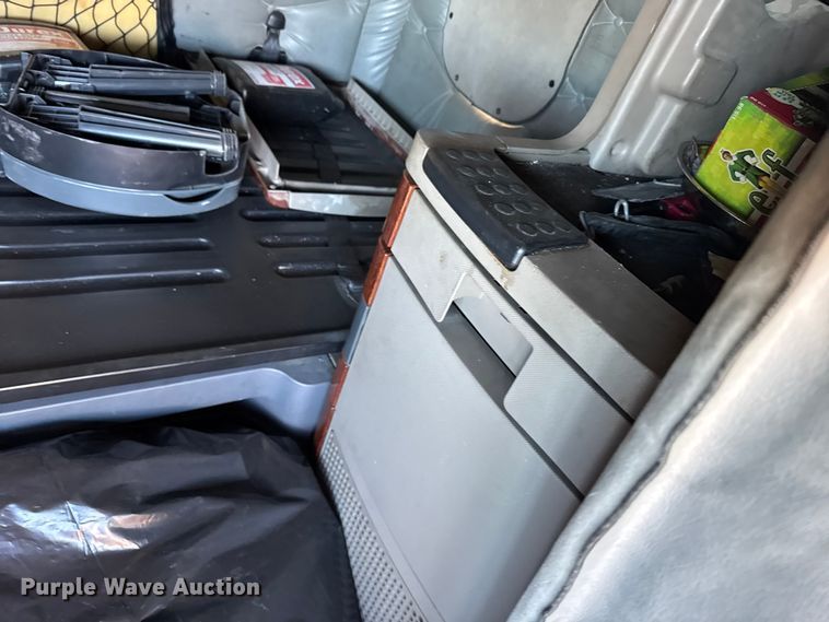 image for item FB0542 2016 Freightliner Cascadia semi truck