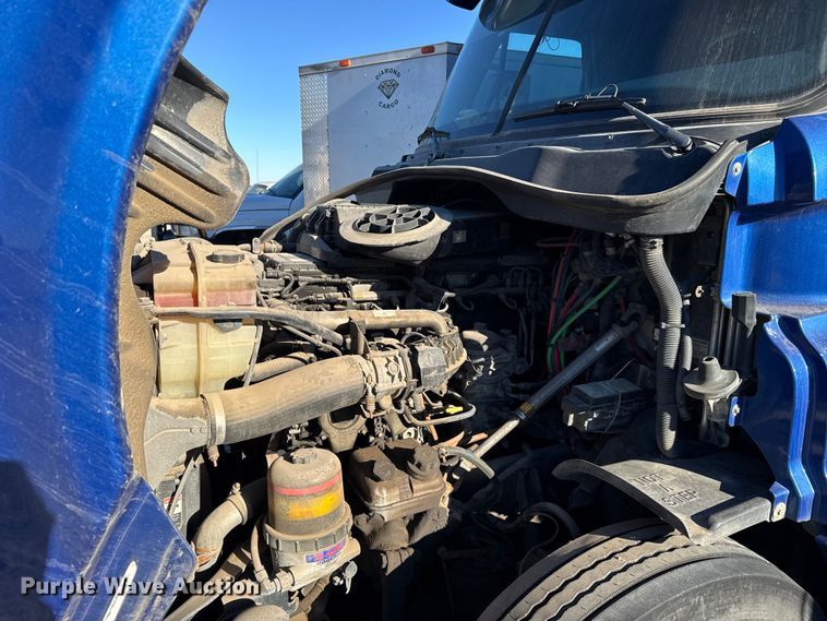 image for item FB0542 2016 Freightliner Cascadia semi truck