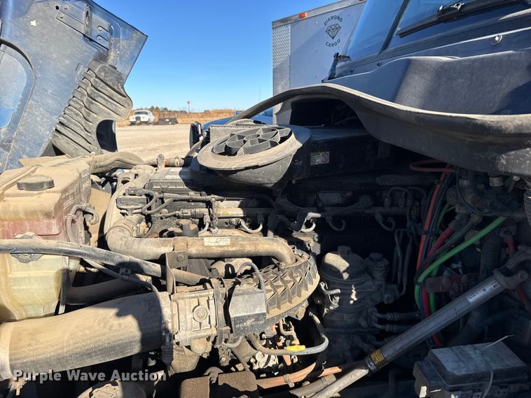 image for item FB0542 2016 Freightliner Cascadia semi truck