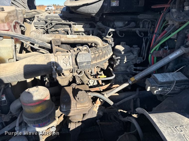 image for item FB0542 2016 Freightliner Cascadia semi truck