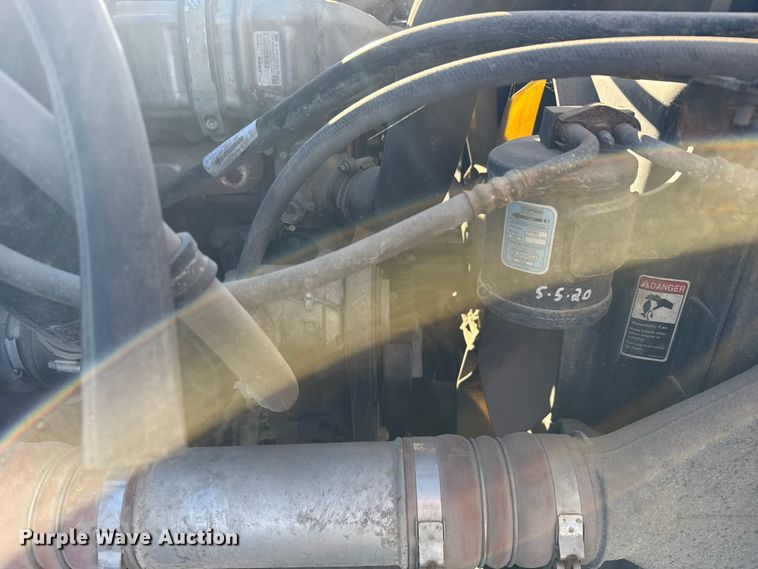 image for item FB0542 2016 Freightliner Cascadia semi truck