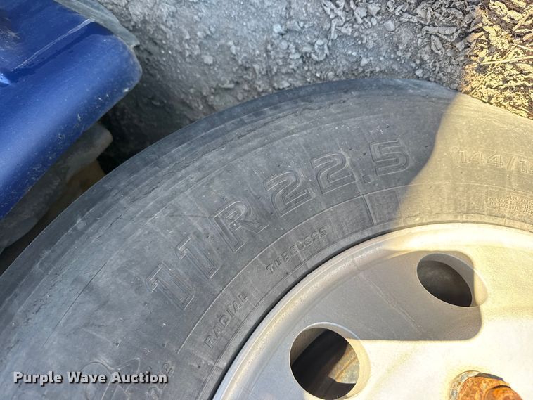 image for item FB0542 2016 Freightliner Cascadia semi truck