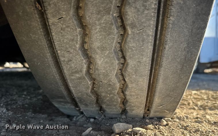 image for item FB0542 2016 Freightliner Cascadia semi truck