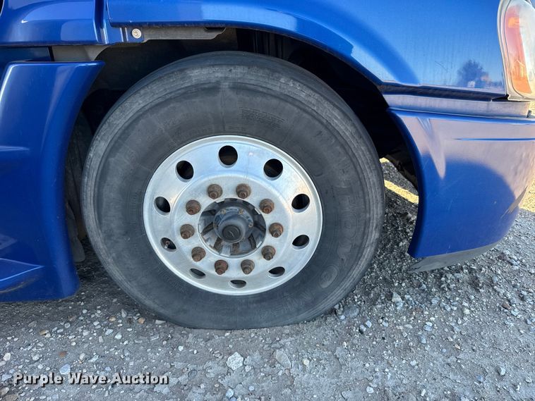 image for item FB0542 2016 Freightliner Cascadia semi truck