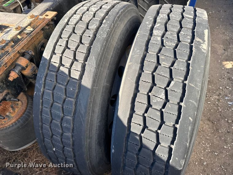 image for item FB0542 2016 Freightliner Cascadia semi truck