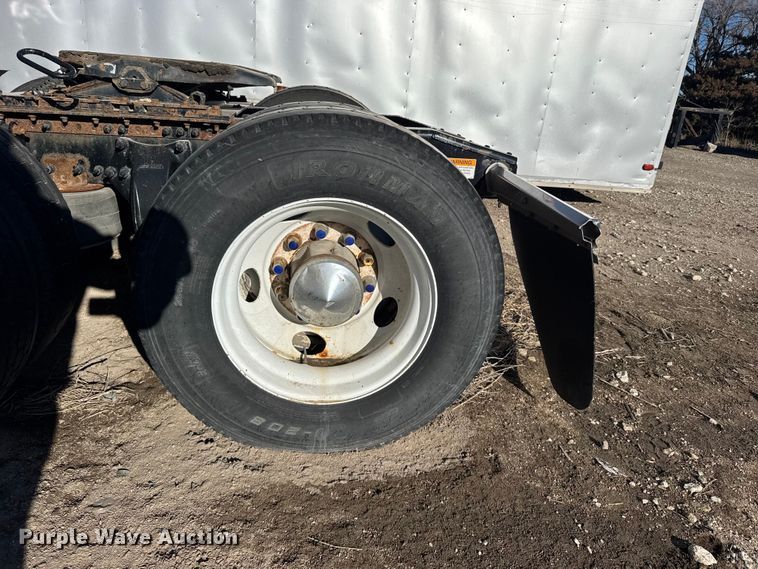 image for item FB0542 2016 Freightliner Cascadia semi truck