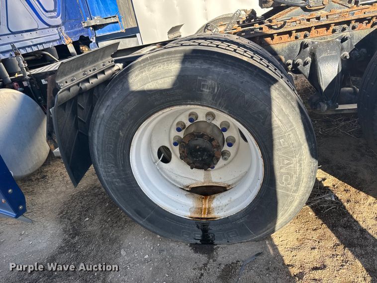 image for item FB0542 2016 Freightliner Cascadia semi truck