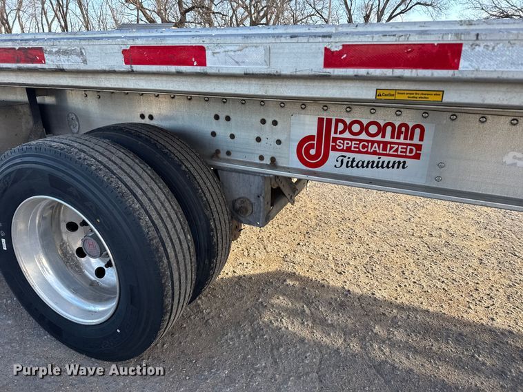 image for item FB0587 2021 Doonan  flatbed trailer